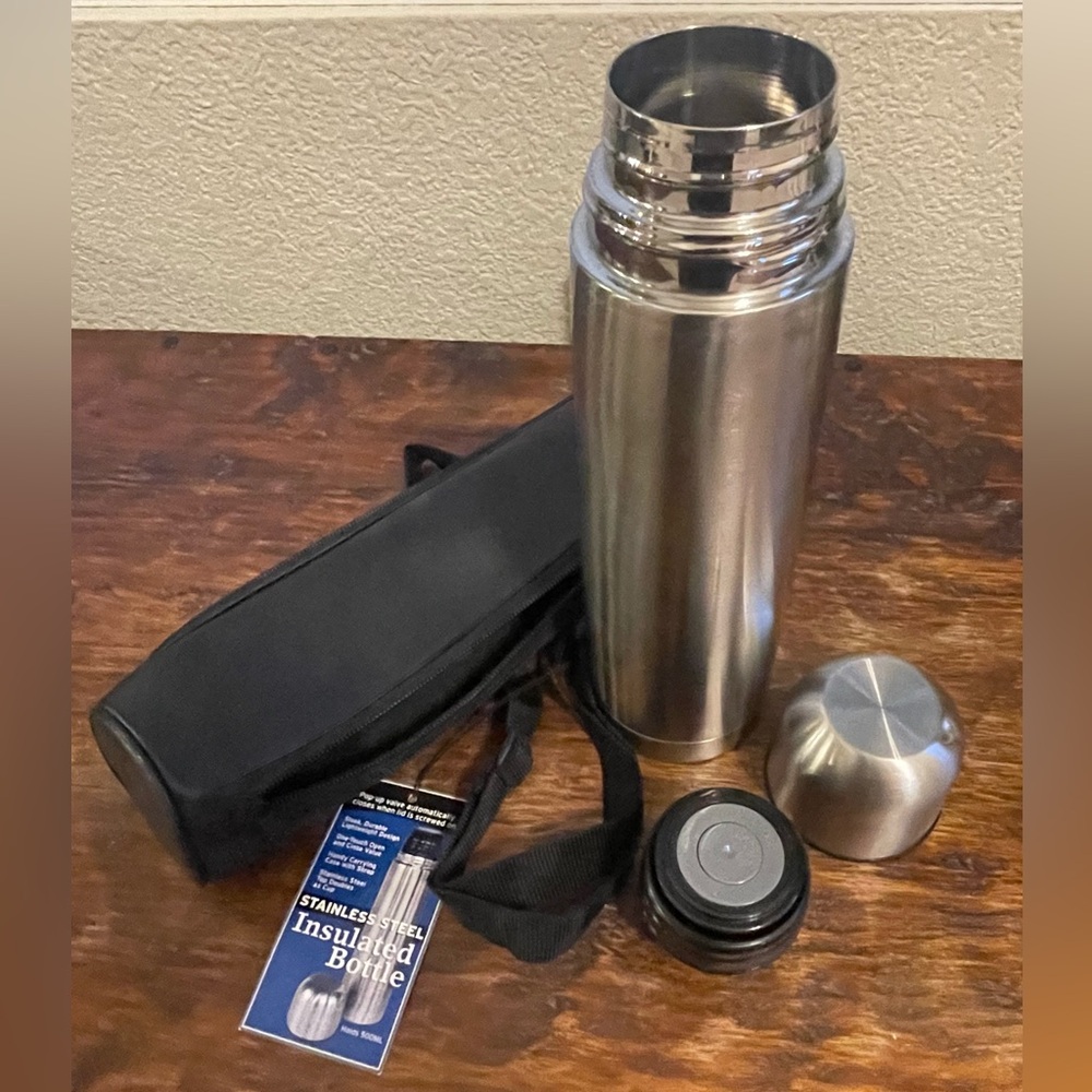 Brand 🆕 with tag - insulated bottle with case